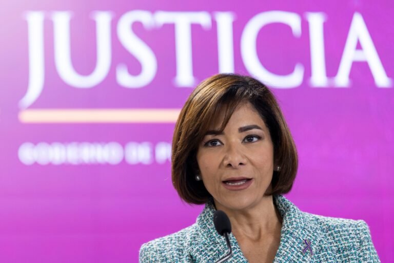 La mujer prestó la fianza de $89,000 que se le fijó luego de que una jueza del Tribunal de Carolina encontrara causa en su contra