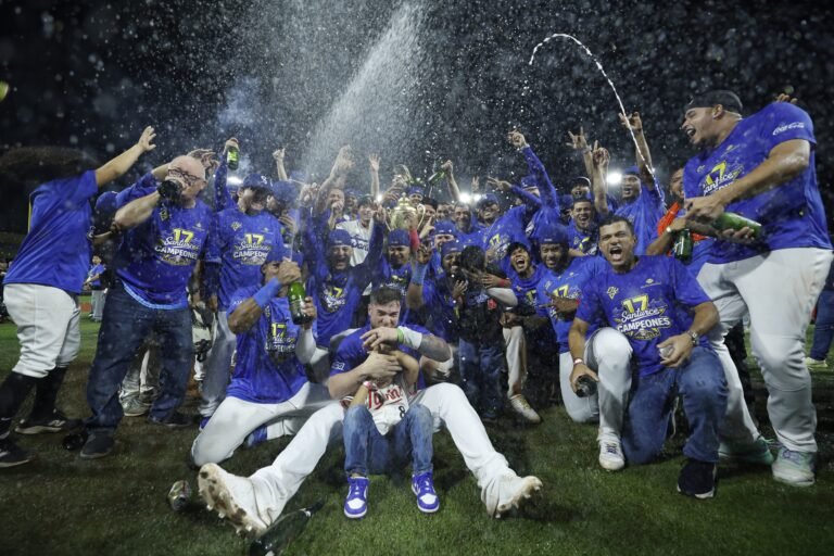 La novena cangrejera despachó a los Leones de Ponce en seis juegos para el cetro número 17 de la franquicia en la LBPRC