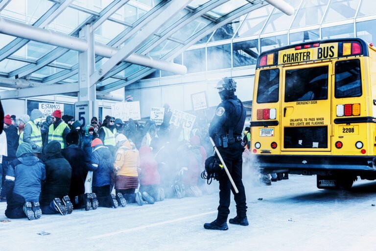 Las protestas del viernes son parte de un movimiento más amplio contra las redadas migratorias por parte del presidente Donald Trump en todo el estado