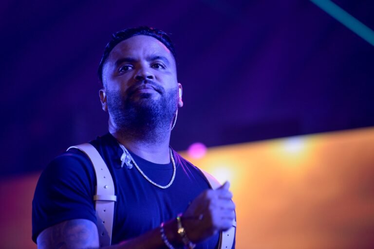 El exponente de música urbana fue detenido conduciendo en aparente estado de embriaguez en Río Grande en circunstancias que también involucran un alegado secuestro