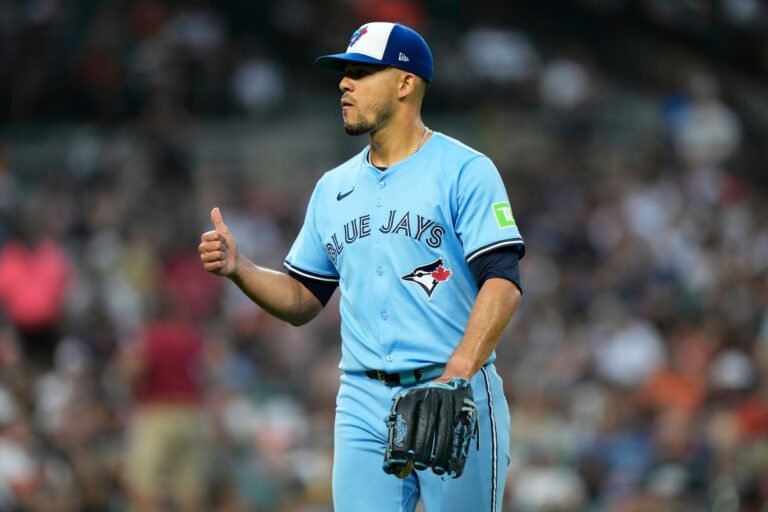 El lanzador boricua reconoce el poder económico de los Dodgers, pero destaca el esfuerzo de la gerencia de los Blue Jays en la temporada muerta