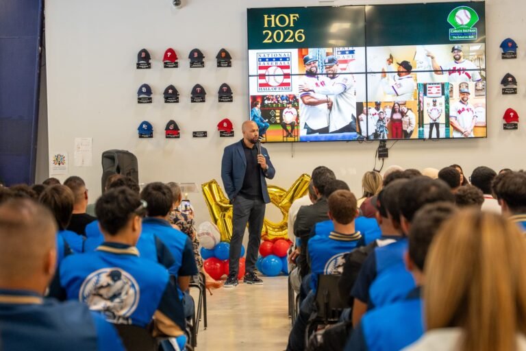El ahora miembro del Salón de la Fama compartió un mensaje de agradecimiento con la juventud durante una visita privada a la Carlos Beltrán Baseball Academy