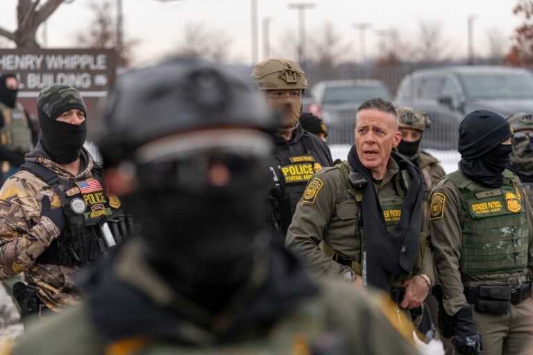 Seguridad personal, tácticas operativas y un debate creciente sobre transparencia explican una práctica cada vez más visible