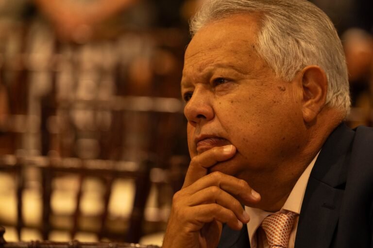 La salida surge tras reportaje de El Nuevo Día que reveló que siete legisladores mantienen familiares trabajando en la Asamblea Legislativa