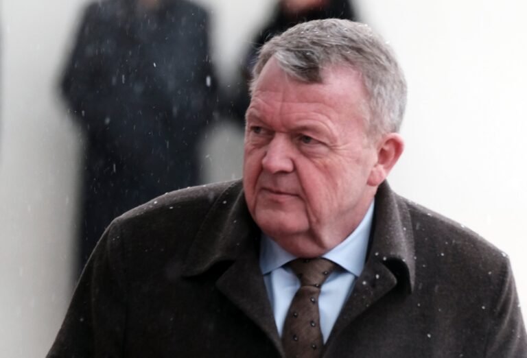 Aunque el ministro danés de Exteriores, Lars Løkke Rasmussen, afirmó que “no es que se hayan resuelto las cosas”