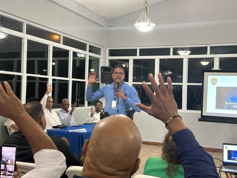 En una reunión comunitaria en Río Grande con representantes de inmigrantes, la Uniformada insistió en que sus normativas no han cambiado y que no han establecido acuerdos con ICE