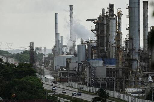 El plan se enfrenta a problemas económicos, políticos y legales, lo que limita el impacto inmediato en el precio mundial del petróleo