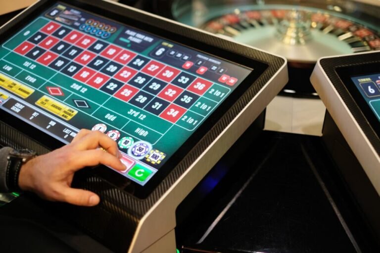 El hombre residente en Florida sostuvo que alguien con libre acceso a su habitación se apropió del dinero