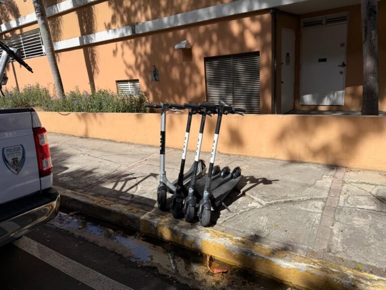 Los vehículos removidos por la Policía Municipal serán llevados hasta el cuartel donde los dueños tendrán que pagar los gravámenes para poder recuperarlos