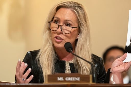 La representante deja su silla a mitad de su tercer mandato, en medio de discrepancias con Donald Trump