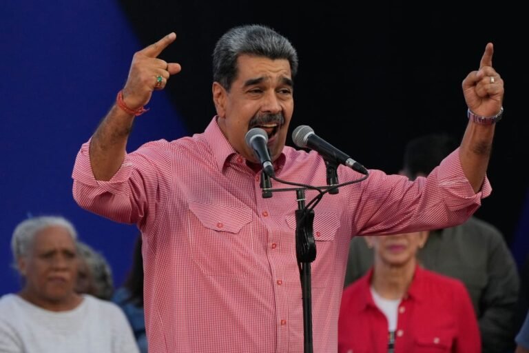 El documento mantiene las acusaciones por tráfico de drogas