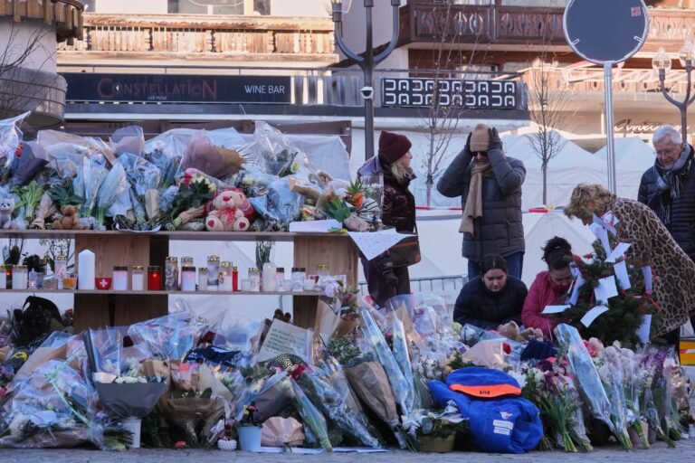 La ceremonia incluirá un minuto de silencio a nivel nacional y el repique de campanas de todas las iglesias