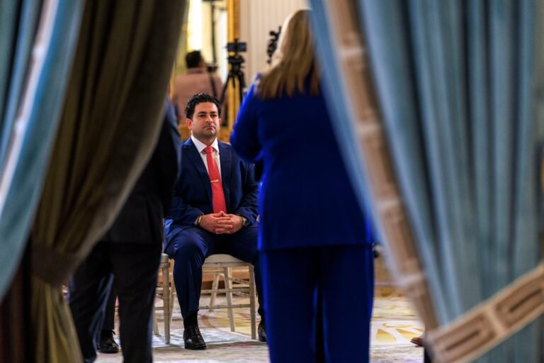 Asimismo, la gobernadora tachó de incompetente al proveedor de servicios que “descompaginó las páginas del examen” que tomaron 132 candidatos, entre ellos su esposo