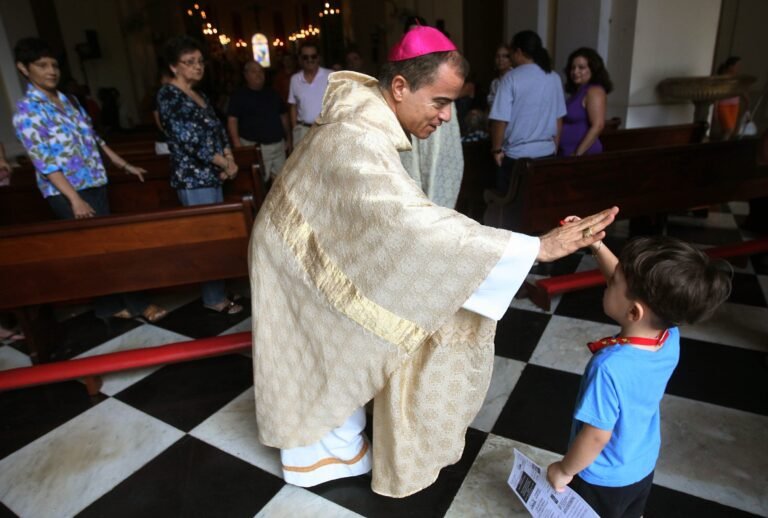 Roberto González Nieves también exhortó a buscar ayuda profesional, espiritual y civil cuando la vida de un niño o niña esté en peligro