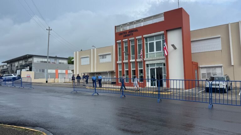 Mientras, la madre de la menor cursó una carta al Departamento de la Familia para que revele el paradero de la joven