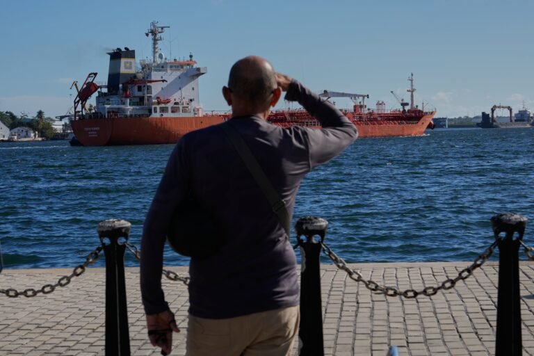 La inestable situación de Venezuela —uno sus mayores soportes comerciales— podría causar más aprietos a la isla