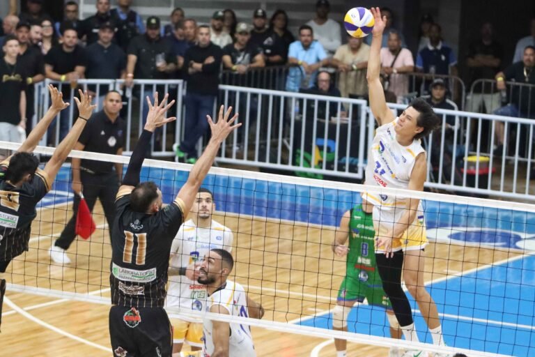 Corozal superó en cuatro sets a los Cafeteros para verse nuevamente el domingo en un choque de muerte súbita