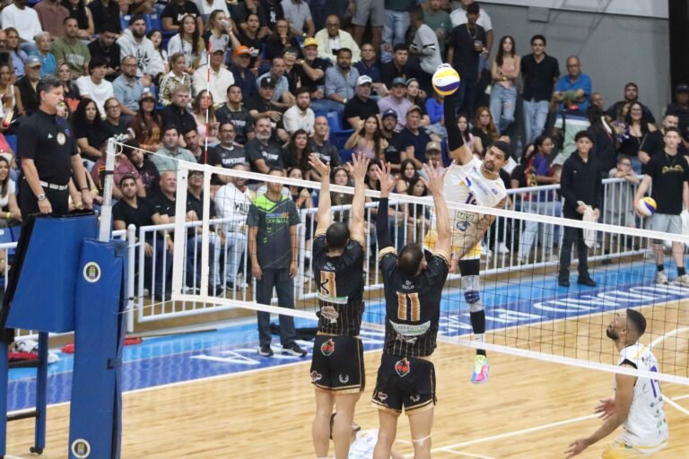 Los Plataneros aprovecharon el juego errático de sus visitantes el viernes, para igualar la semifinal B del Voleibol Superior, e intentarán imponerse en el séptimo duelo para adelantar a la final contra San Sebastián