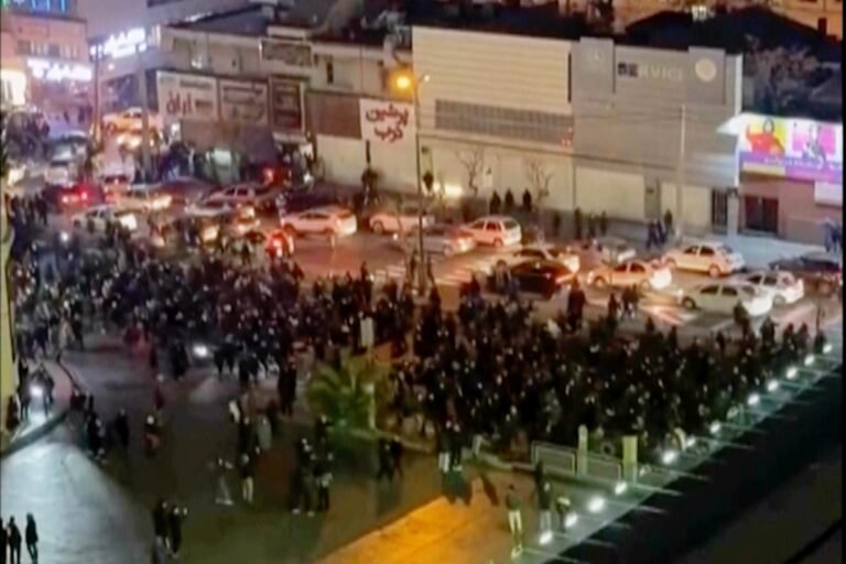 Teherán advierte de que el ejército estadounidense e Israel serían "objetivos legítimos" si Washington interviene en las protestas generalizadas que desafían a su gobierno