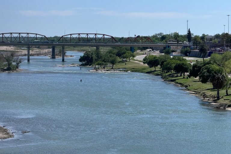 Activistas en defensa de los migrantes las calificaron como una “trampa mortal” que puede causar graves daños a quienes intenten traspasarlas