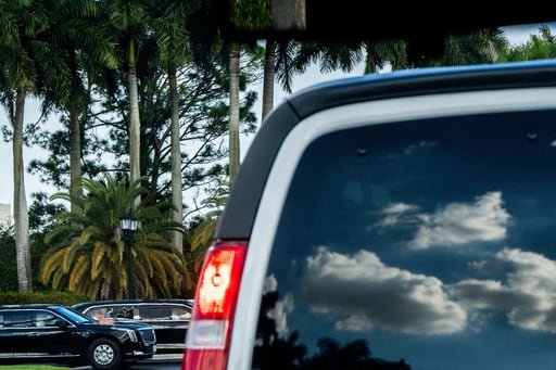 La comitiva del presidente tomó una ruta ajustada hacia el aeropuerto tras salir de Mar-a-Lago