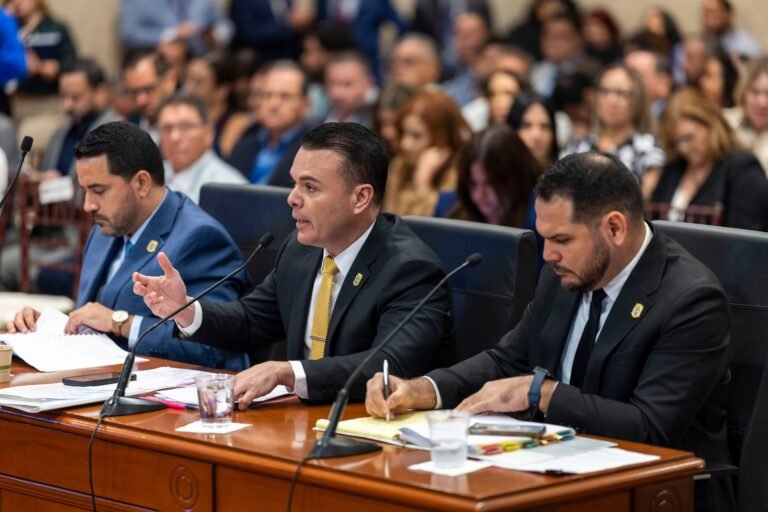 Las delegaciones del PPD y el PIP rechazaron a Hiram Torres Montalvo y a Poincaré Díaz Peña