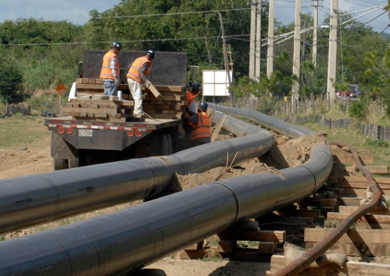 La conexión entre las centrales del área metro sería el primero de múltiples proyectos para expandir la infraestructura de gas natural