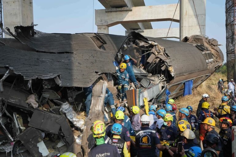 Las autoridades indicaron que cuatro personas continúan desaparecidas tras el incidente, que ocurrió en un tramo en que se construye un elevado para un proyecto ferroviario de alta velocidad