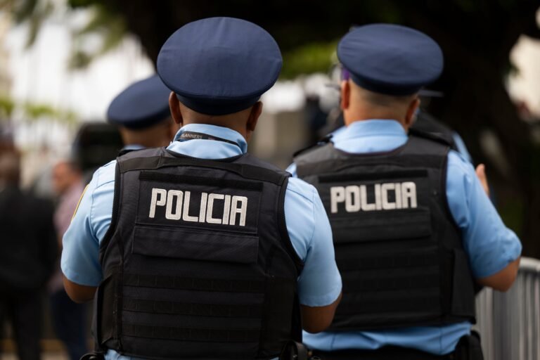 La Policía confirmó que los menores, entre las edades de dos meses, 2, 7 y 14 años, estaban sin la supervisión de un adulto