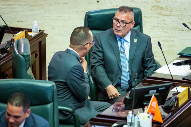 El legislador del PNP supuestamente habría solicitado que se le eliminara un boleto por rebasar una luz roja