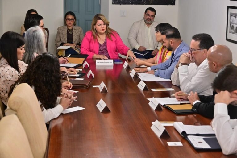 Persiste la resistencia a eliminar exenciones a vehículos híbridos, eléctricos o “plug in”, así como a placas solares