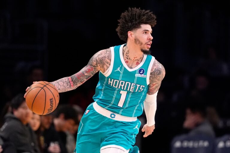 Los Hornets de Charlotte se impusieron a los Lakers de Los Ángeles