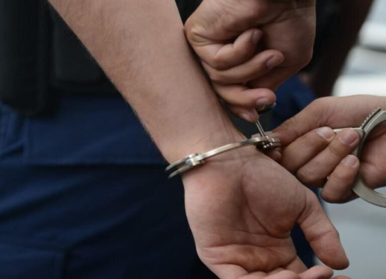 Contra John Anthony Pacheco Sánchez, de 27 años, pesaban dos órdenes de arresto