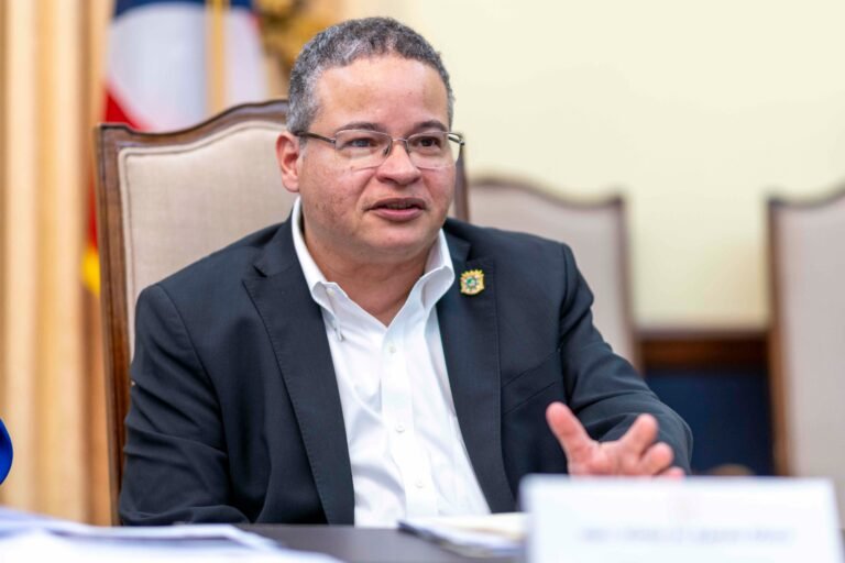 Tan solo esta semana, más de 12,000 personas se vacunaron contra el virus tras el repunte de casos