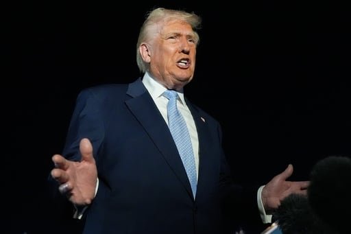 En un comunicado, la demócrata Jeanne Shaheen y el republicano Thom Tillis criticaron las acciones del mandatario