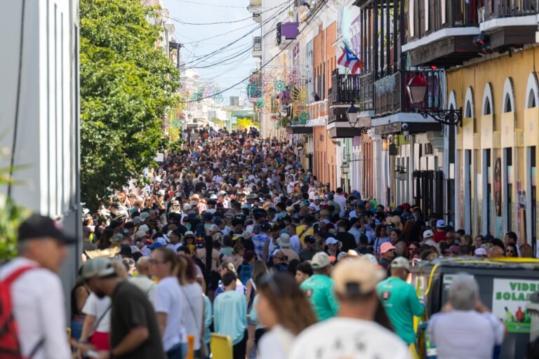 El evento alcanzó un récord de 193,614 personas en la Ciudad Amurallada