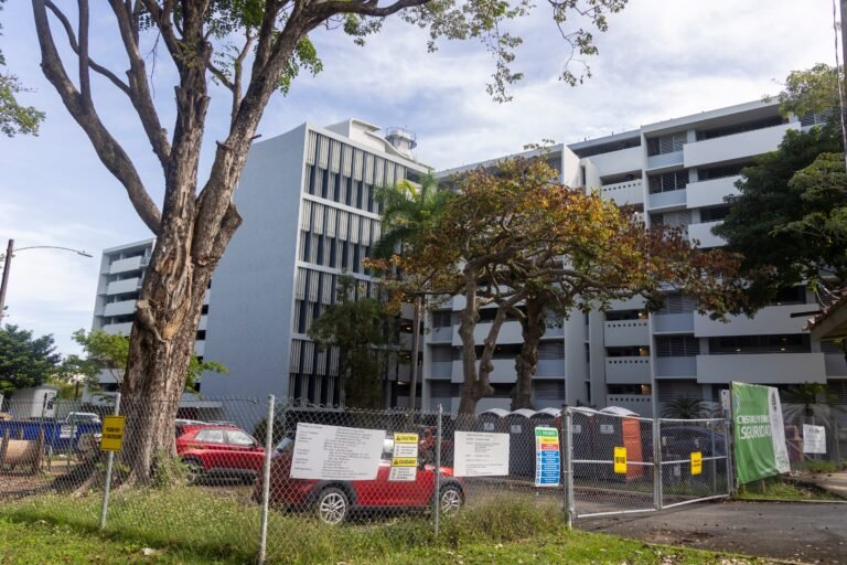 La presidenta Zayira Jordán Conde ofrece una actualización de los proyectos en las residencias estudiantiles del recinto y otros en el sistema universitario que se trabajan con fondos de FEMA