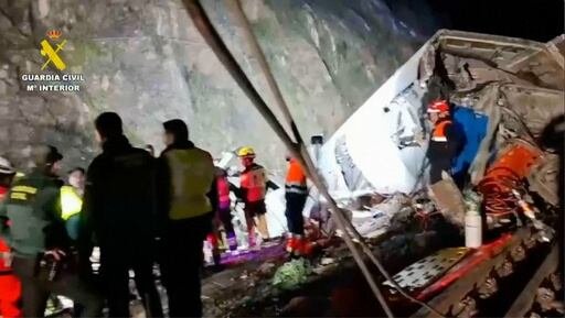 La colisión de trenes de alta velocidad del domingo ha dejado al menos 39 muertos y 159 heridos, mientras que las autoridades esperan más víctimas