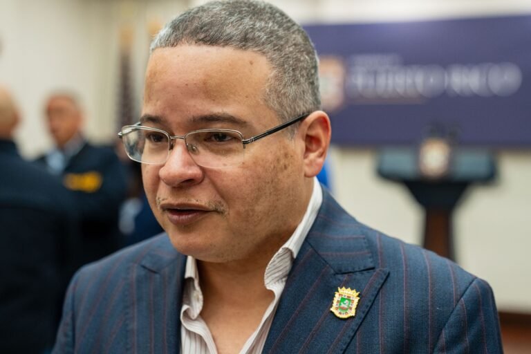 El secretario Víctor Ramos Otero indicó que la marcada disminución colocó al país bajo el umbral epidémico