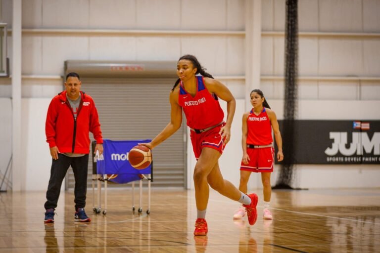 La espigada jugadora forma parte del grupo de canasteras que entrena bajo la tutela de Jerry Batista