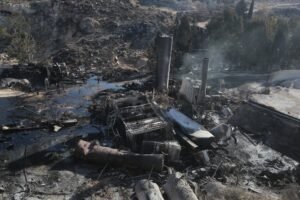 Más temprano el viernes, otro ataque israelí contra un campamento de refugiados palestinos en la ciudad portuaria de Sidón mató a dos personas
