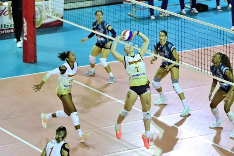 El sexteto santurcino venció a Corozal y sigue invicto en 11 presentaciones, mientras que Juncos y Ponce ganaron sus respectivos choques el viernes