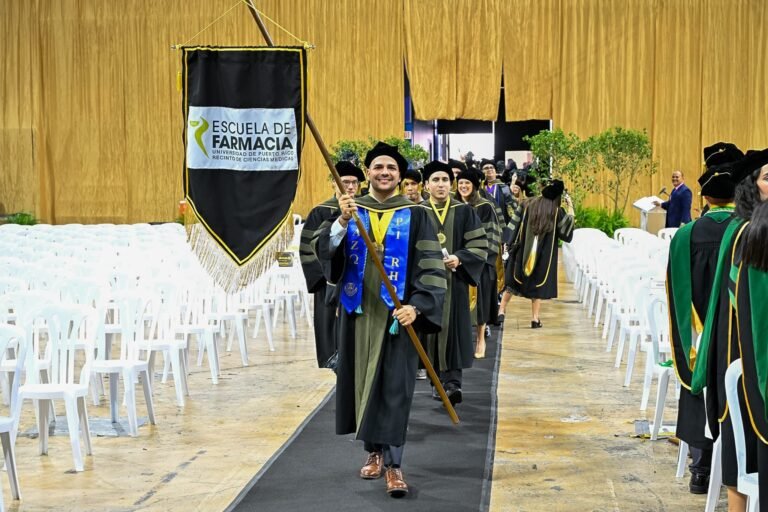 La institución académica reconoce el logro de sus estudiantes, que la coloca en el primer lugar en aprobación de la prueba NAPLEX