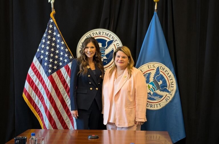 La destitución de Andrés García Martinó como coordinador federal alterno para la recuperación ocurrió luego de una reunión de la gobernadora Jenniffer González con la secretaria de Seguridad Nacional, Kristi Noem