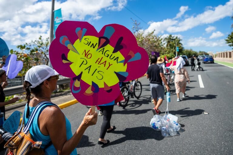 Comunidades del área metropolitana convocaron la “Marcha por el Derecho al Agua” para reclamar la falta de acceso continuo y confiable a ese servicio esencial