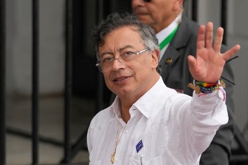 El encuentro se produjo después de que el presidente amenazara con emprender una acción militar contra Colombia
