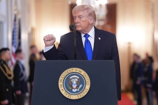 La estrecha mayoría republicana en el Congreso, que ha hecho poco para contrarrestar la visión expansiva del poder del presidente, corre el riesgo de caer después de las elecciones de mitad de mandato de este año