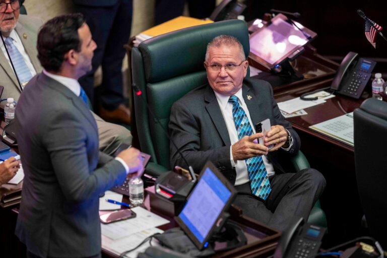 El representante José Aponte Hernández citó una mesa redonda para discutir el tema