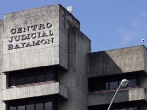 Aramarie Negrón Gutiérrez, de 34 años, enfrenta cargos de asesinato en primer grado e incendio agravado