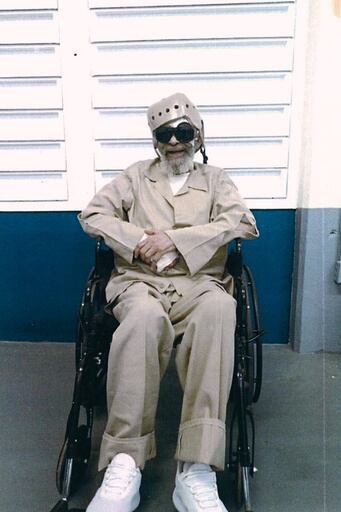 Charles Burton, de 75 años, fue condenado a la pena de muerte mientras quien disparó cumple cadena perpetua